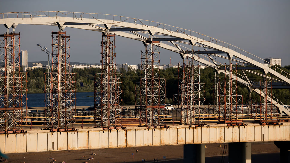 Ремонт старого моста через реку Белую в Уфе