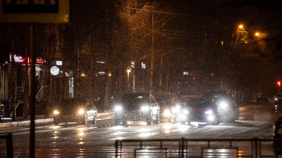 Ледяной дождь превратил улицы Уфы в каток