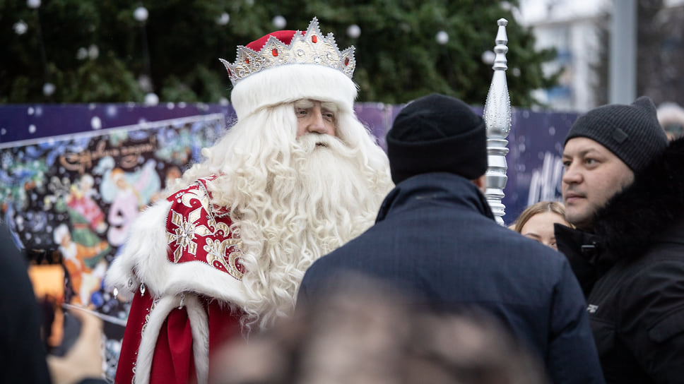 С прибытием главного Деда Мороза в Уфе открыли центральную городскую елку