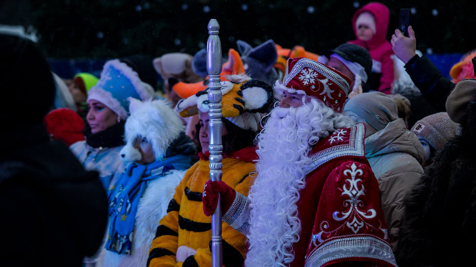 Костюмированные персонажи во время мероприятия