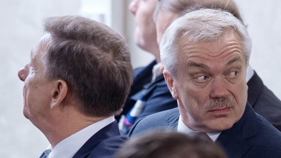 Белгородский губернатор Евгений Савченко (справа)