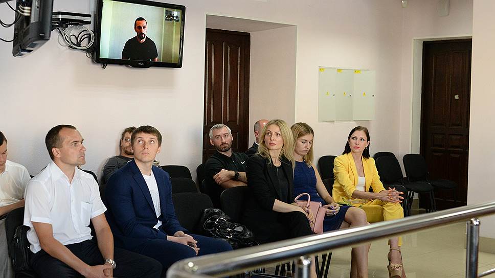 В процессе по делу адвоката Николая Шмакова приняли участие более десяти его коллег из разных контор