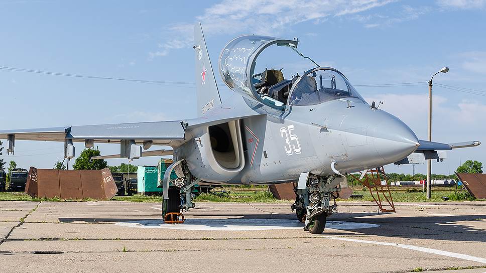 Як-130 на военном аэродроме города Борисоглебск