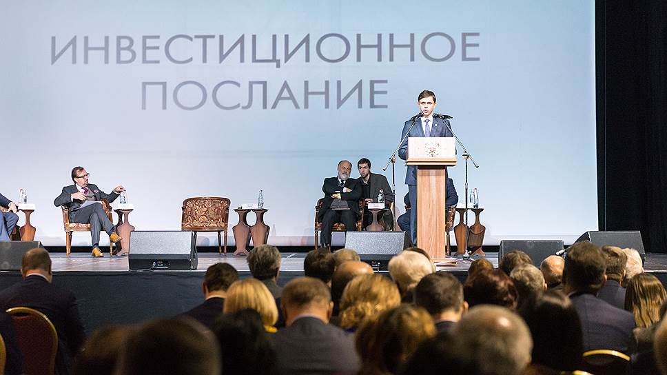 Андрей Клычков во время выступления с посланием к областным депутатам и общественности