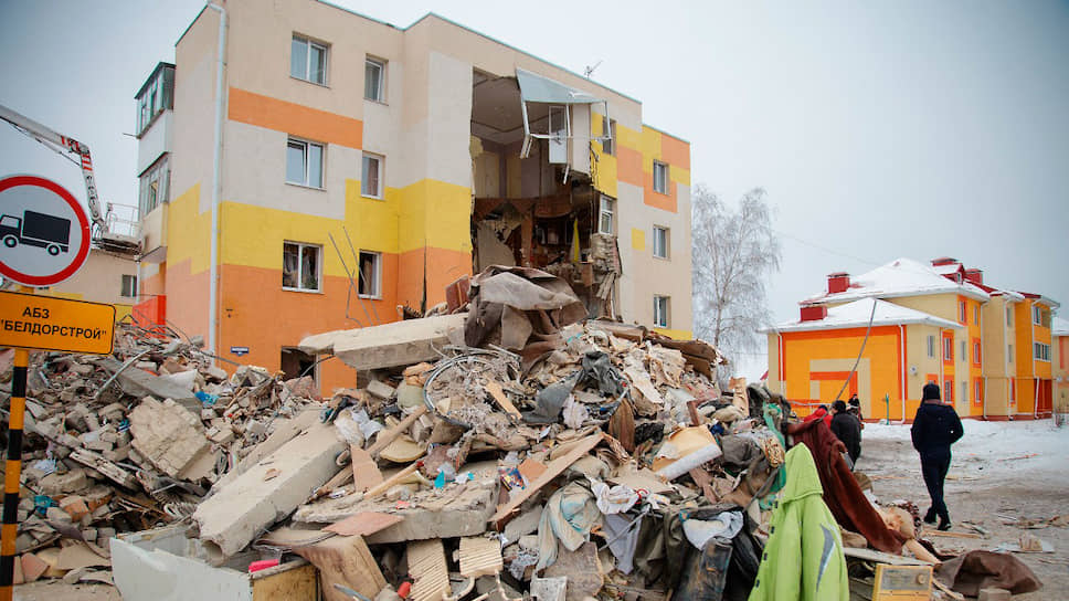 Взрыв бытового газа в 4-этажном жилом доме на улице Шаландина, 102 в пригороде облцентра Яковлево Белгородской области