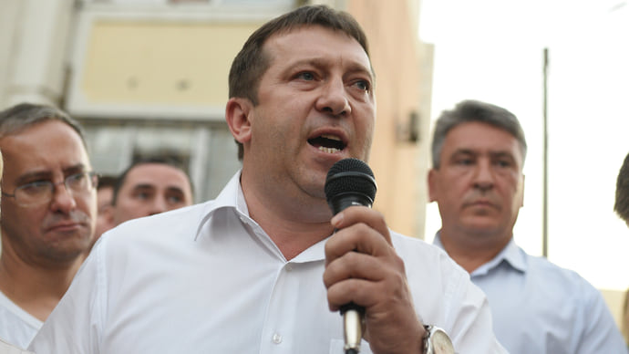 У фракций грубеет голос