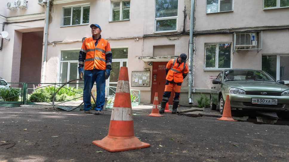 Воронежские коммунальщики не решились перед зимой оставить без управления старый жилфонд