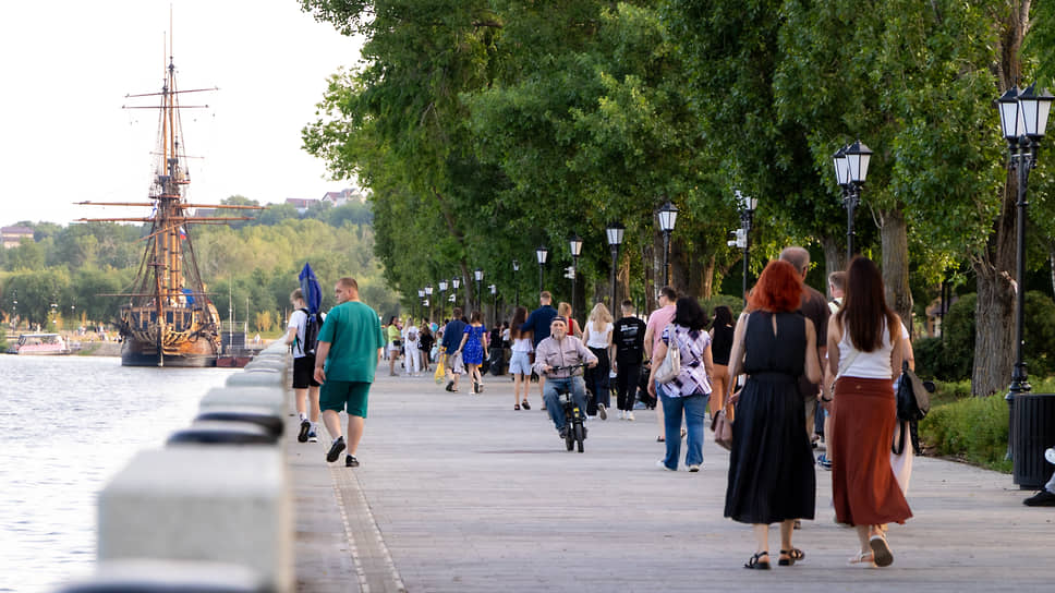 Следствие усмотрело хищение при поставке скамеек для Петровской набережной