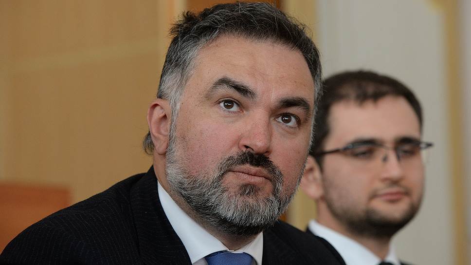 Член совета директоров ООО ЗГПК «Корнбиотех» Александр Чил-Акопов (слева) и председатель совета директоров ПАО «Орелстрой», генеральный директор АФК «Черноземье» Александр Рогачев на пресс-конференции, посвященной старту проекта по модернизации крахмального производства за 1 млрд руб. на базе бывшей производственной площадки ЗАО «Казацкий крахмало-паточный комбинат».