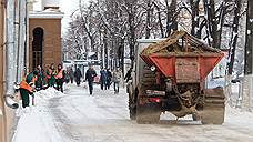 Коммунальщики вывели половину парка техники на уборку Воронежа после первого снегопада