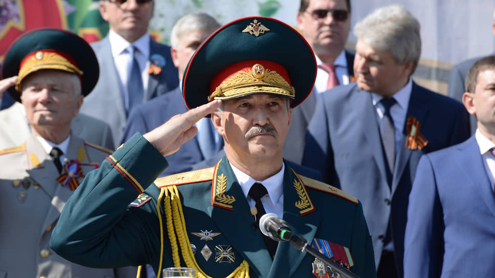 Сергей Кузовлев на военном параде в Воронеже в 2016 году