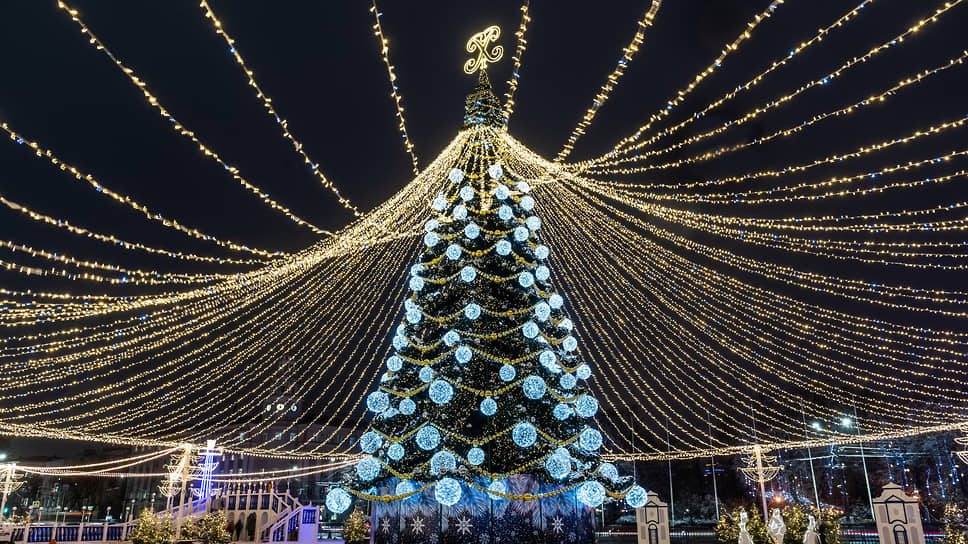 Так новогодняя елка выглядела в Воронеже в прошлом году