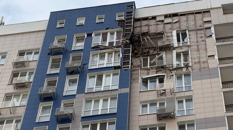 Последствия атаки БПЛА на многоквартирный дом в Белгороде