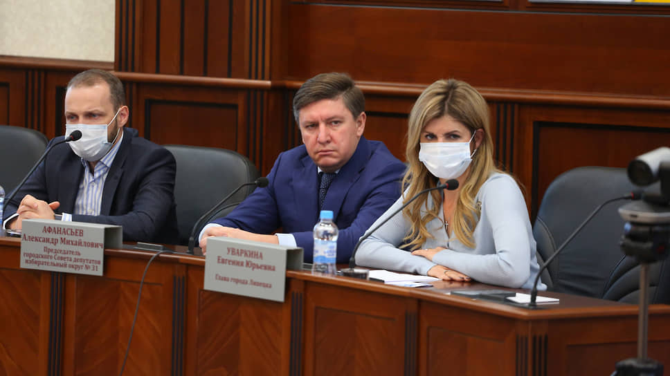 Экс-спикер горсовета Липецка Александр Афанасьев (в центре)