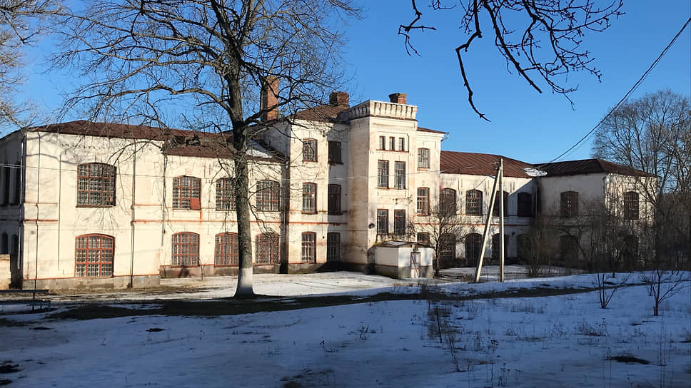 Выставляемое на продажу здание ОКН в Орловке 