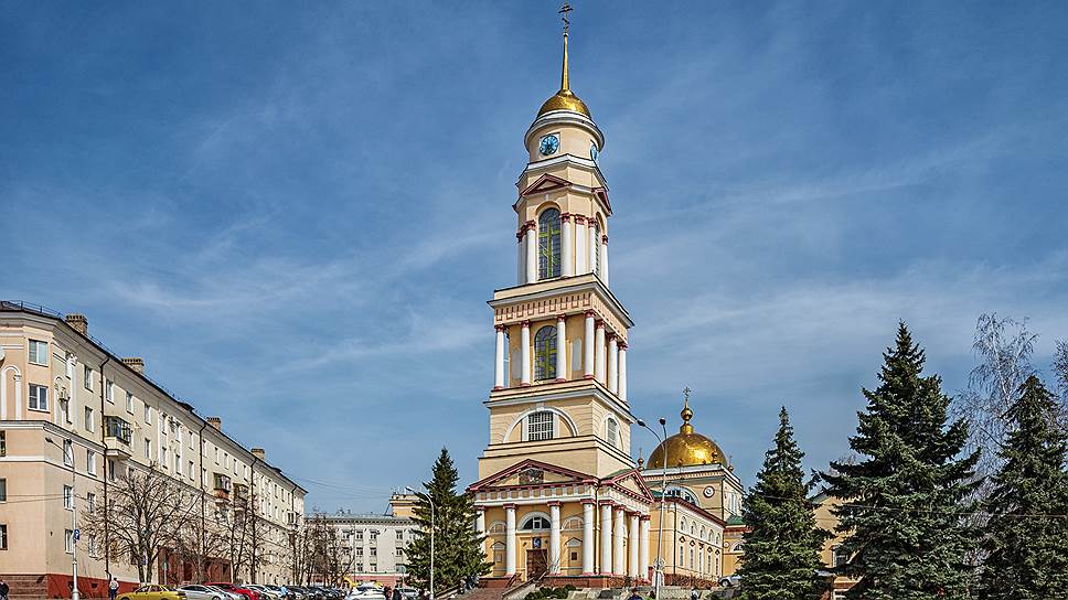 Липецка. Кафедральный собор Рождества Христова (Рождественский собор). Соборная площадь.