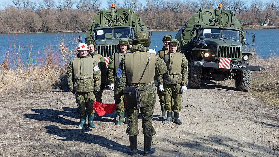 Единственное, что удалось отработать военным на реальном объекте, — организация паромной переправы