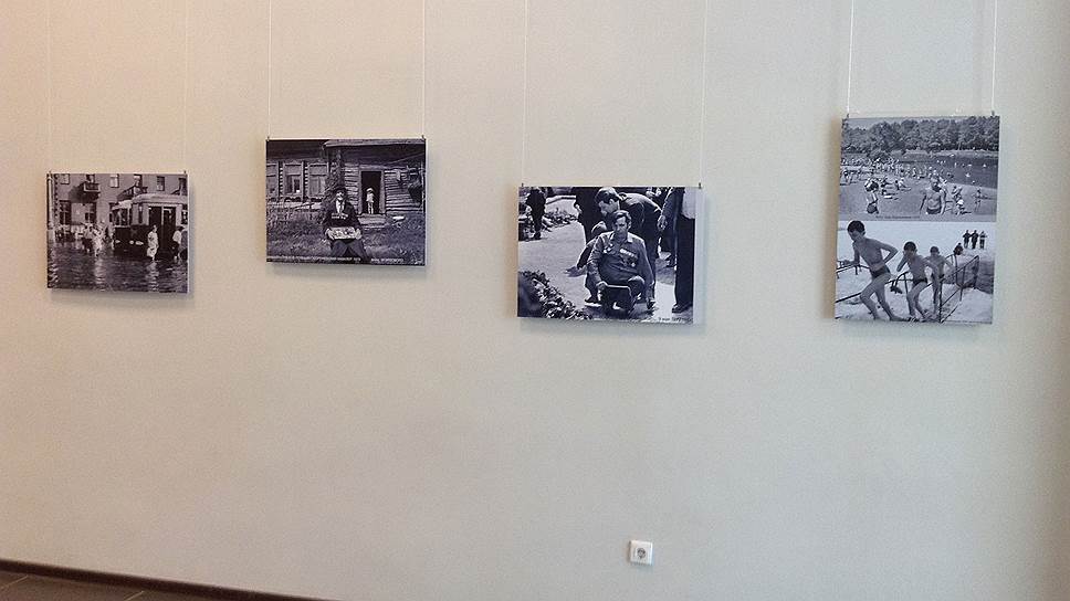 Экспозиция выставки «Век “Коммуны”. 1917-2017» в зале Союза художников. Воронеж, май 2017 года