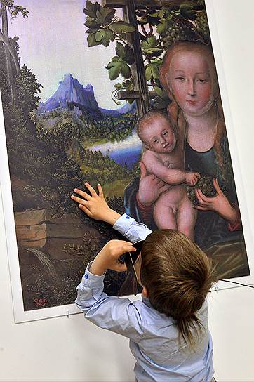 Тактильная выставка «Видеть невидимое» в Воронежском областном художественном музее имени И.Н. Крамского