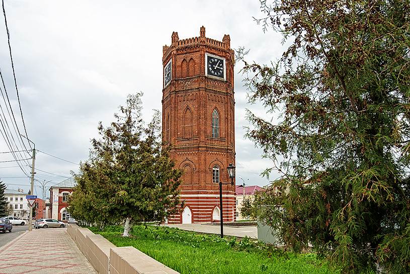 Елец. Башня с часами (бывшая водонапорная башня).