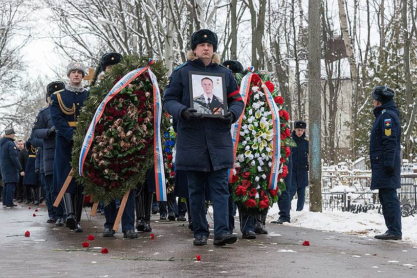 Его именем планируют назвать улицы в Калининграде и Владивостоке, а власти Воронежа решили присвоить его имя школе 85, где учился летчик