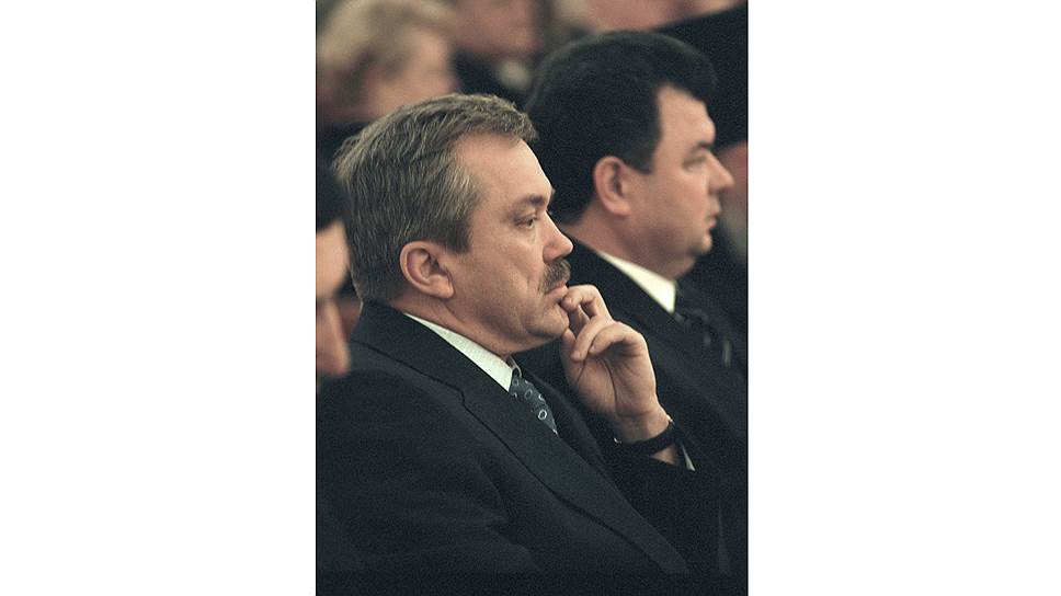 На церемонии вручения премии Губернатор года. Апрель 2002 года.