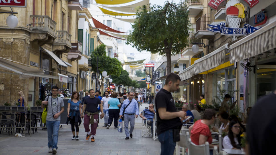 Главная торговая улица Никосии — Ледра. Находится в историческом центре столицы Кипра.