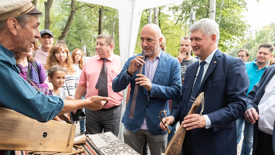 «Русское лето» придумал Захар Прилепин, а Александр Гусев инициативу поддержал: из областного бюджета на проведение фестиваля выделили 7,5 млн руб.