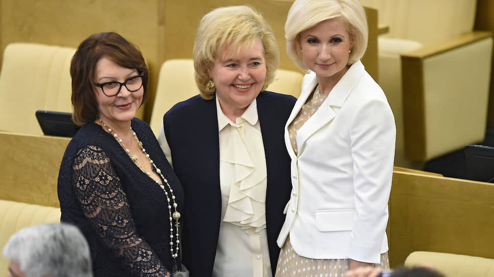 Тамара Фролова (в центре), депутат Госдумы РФ от Тамбовской области