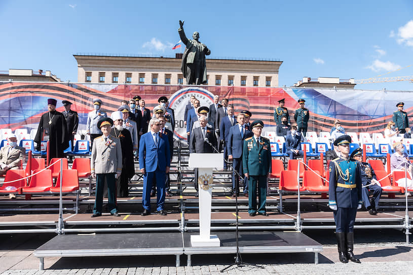 Парад принимал командующий 20-й гвардейской Краснознаменной общевойсковой армией Западного военного округа генерал-лейтенант Андрей Иванаев