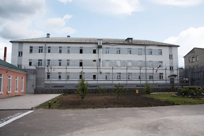 Гордость ИК-4 — недавно отремонтированное здание восьмого отряда, в котором содержались братья Кокорины и Павел Мамаев. 