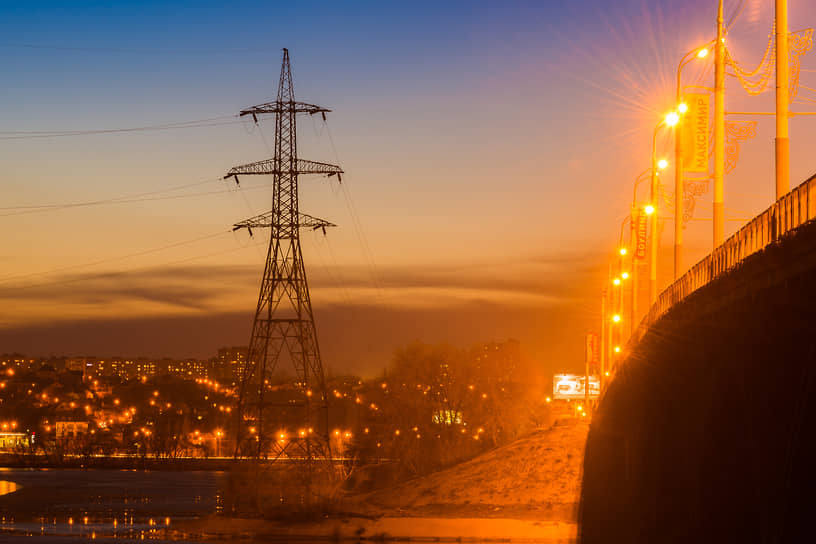 Воронежская государственная районная электростанция (ВОГРЭС), выведенная на проектную мощность в 1939 году, дала имя одному из ключевых мостов областного центра. Рядом с ним по сей день возвышаются опоры линии электропередач