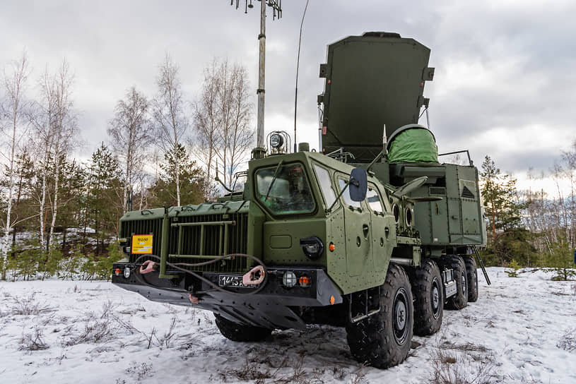 Командный пункт 5Н63С во время учений по развертыванию зенитно-ракетного комплекса С-300 под Воронежем