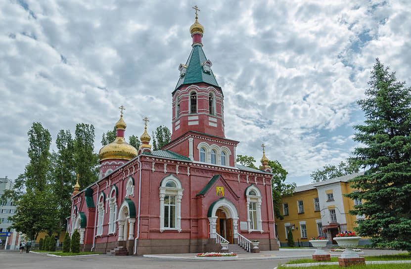 Воинский храм во имя святителя и чудотворца Николая, построенный на территории Военно-воздушной академии имени профессора Н.Е. Жуковского и Ю.А. Гагарина, Воронеж