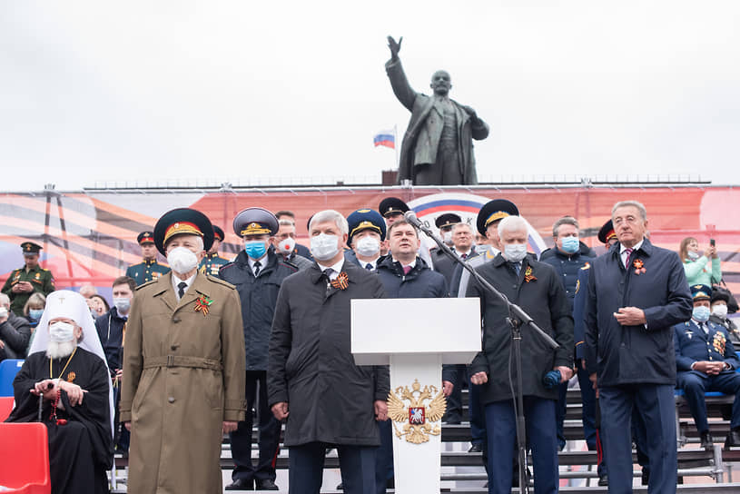 Парад Победы традиционно начался на главной площади Воронежа в 10:00