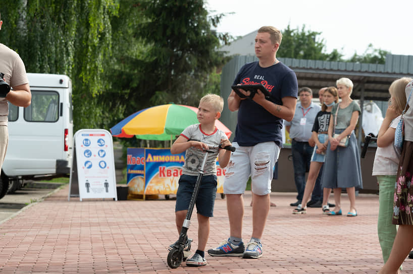 К участию в ярмарке и форуме, в том числе в качестве посетителей, планировали допускать только при наличии сертификата о вакцинации, либо отрицательного ПЦР-теста, но по факту условия оказались куда более толерантными