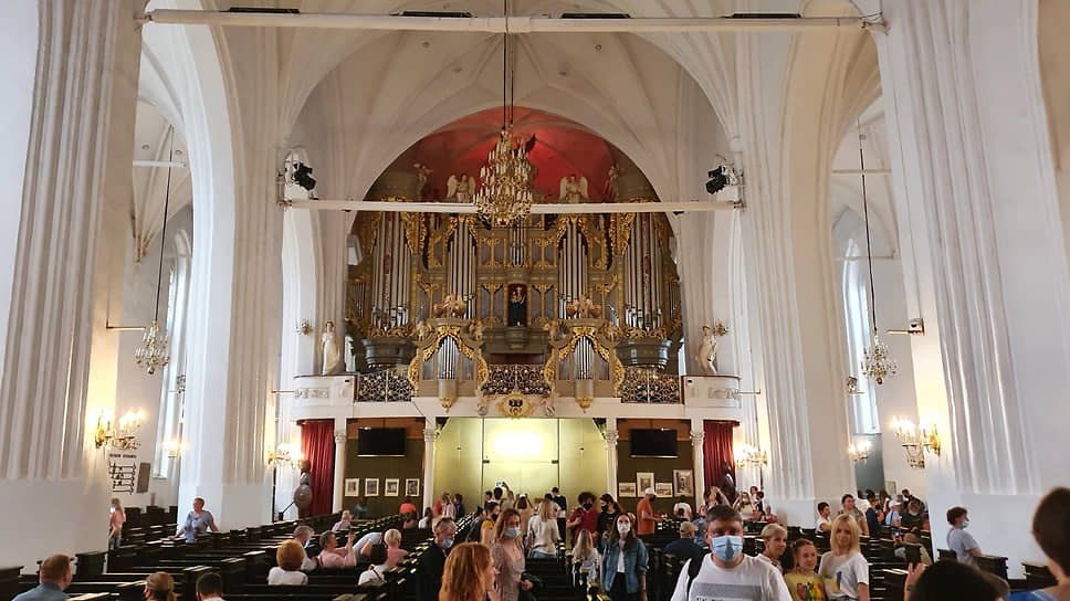 Летом короткие органные концерты в Кафедральном соборе проходят не менее трех раз в день