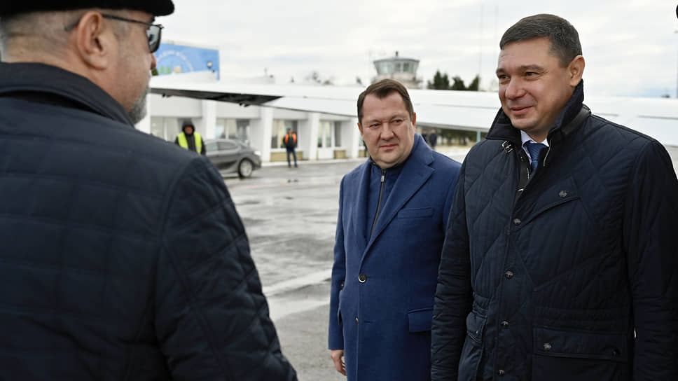 Врио губернатора Тамбовской области с ноября 2024 года Евгений Первышов (справа) и бывший губернатор Тамбовской области Максим Егоров (в центре). Господин Егоров в июле 2025 года стал фигурантом уголовного дела о коррупции