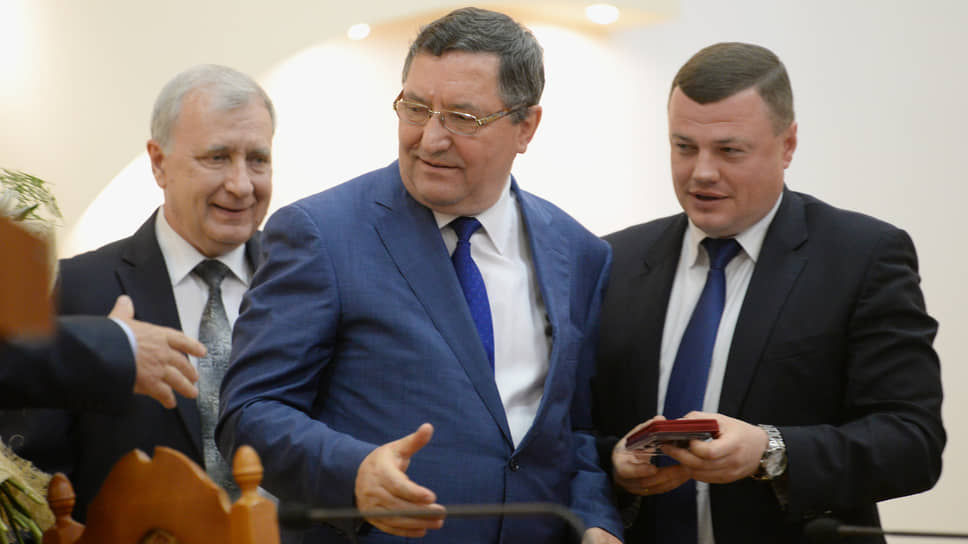 2015 год. Олег Бетин в должности заместителя министра строительства и ЖКХ РФ (в центре) с врио губернатора Тамбовской области Александром Никитиным (справа)