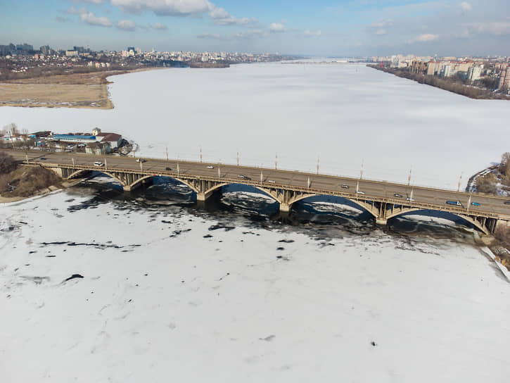 2021 год. Воронеж. Вогрэсовский мост в начале весны