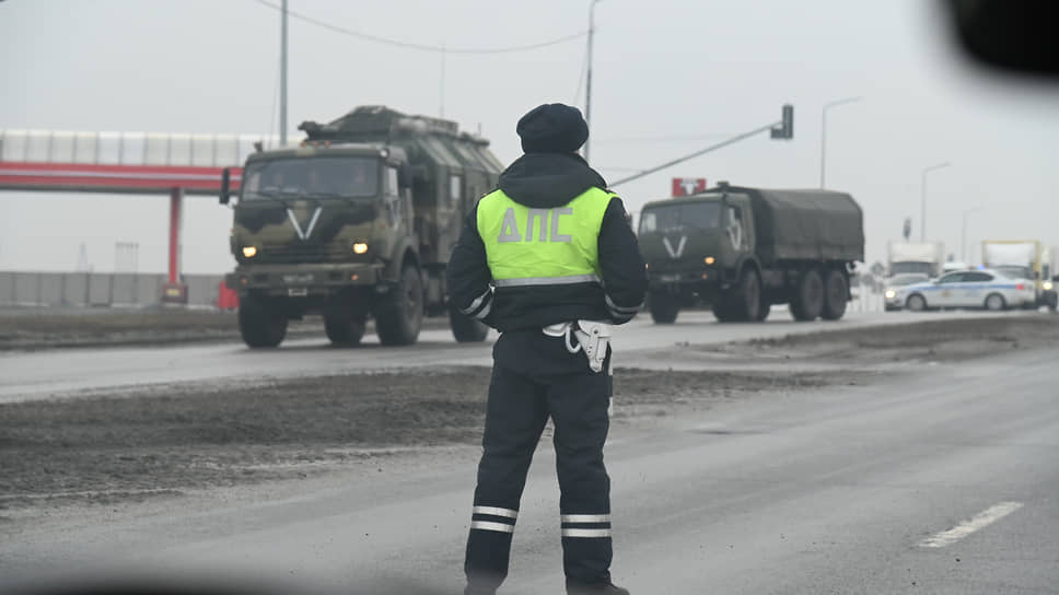 К вечеру ситуацию прокомментировали в Минобороны РФ: «1 апреля около 5:00 мск два украинских вертолета Ми-24 на предельно малой высоте вошли в воздушное пространство РФ. Украинские вертолёты нанесли ракетный удар по расположенному на окраине Белгорода гражданскому объекту хранения нефтепродуктов. В результате попадания ракет отдельные резервуары были повреждены и загорелись»