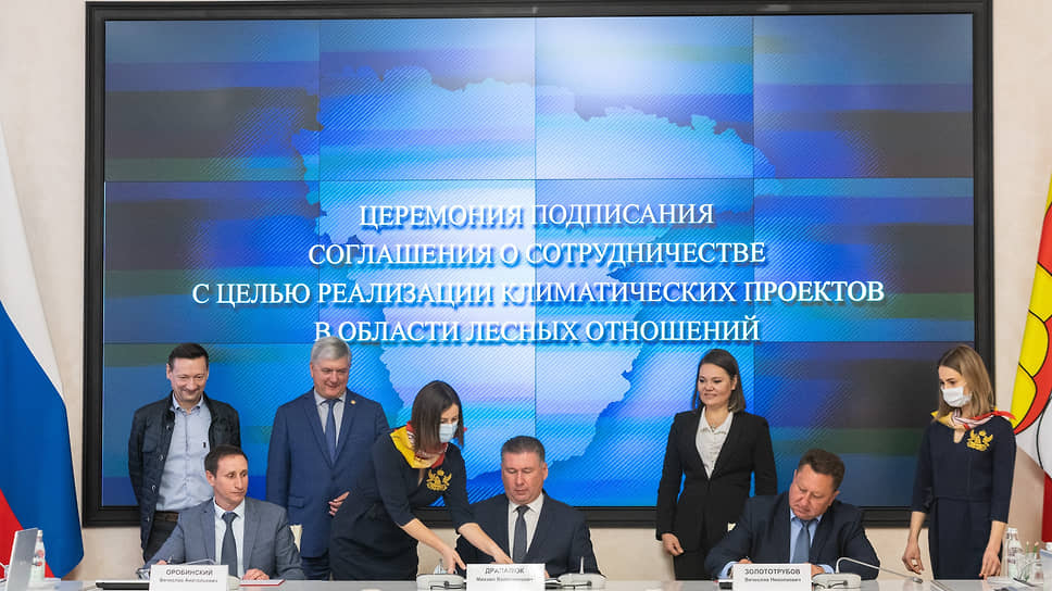 Церемония подписания соглашения о сотрудничестве в реализации климатических проектов в области лесных отношений