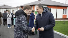 Вячеслав Гладков вручил ключи от нового жилья белгородским детям-сиротам