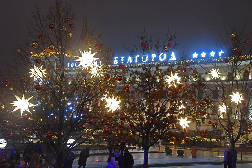 Новогоднее убранство Соборной площади Белгорода