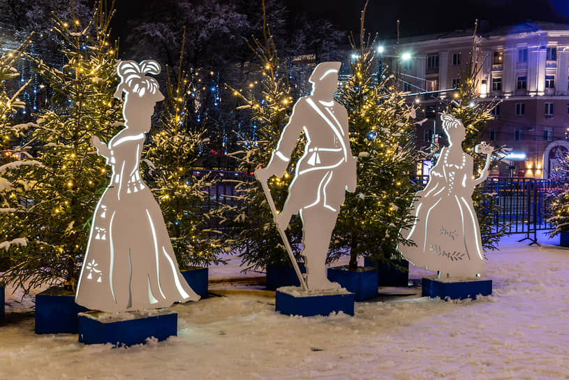 Новогоднее убранство на площади Ленина в Воронеже