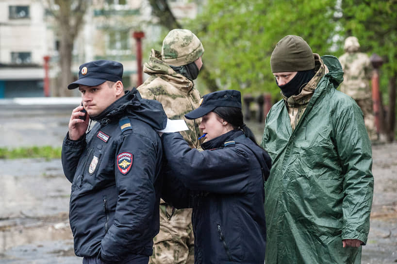 Все дома, из которых вывезли жителей, взяли под охрану полиции и батальона народного ополчения