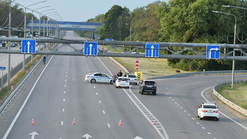 Утром 24 июня в Воронежской области начали перекрывать федеральную трассу М-4 «Дон» и прилегающие автодороги