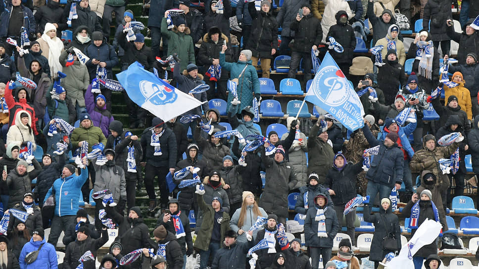 Несмотря на мороз, на игру пришли 6 246 болельщиков, в том числе поддержать московский клуб приехали несколько десятков людей