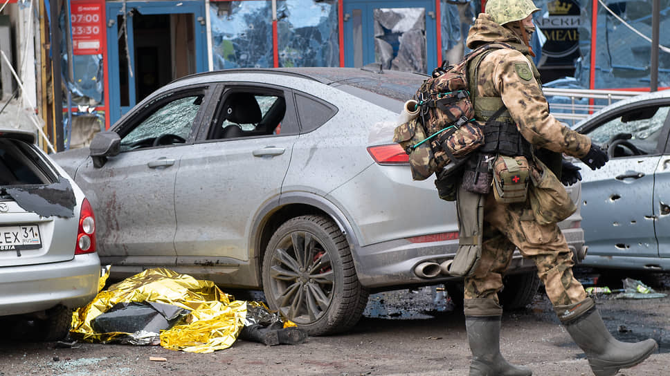 Пять автомобилей повреждены осколками