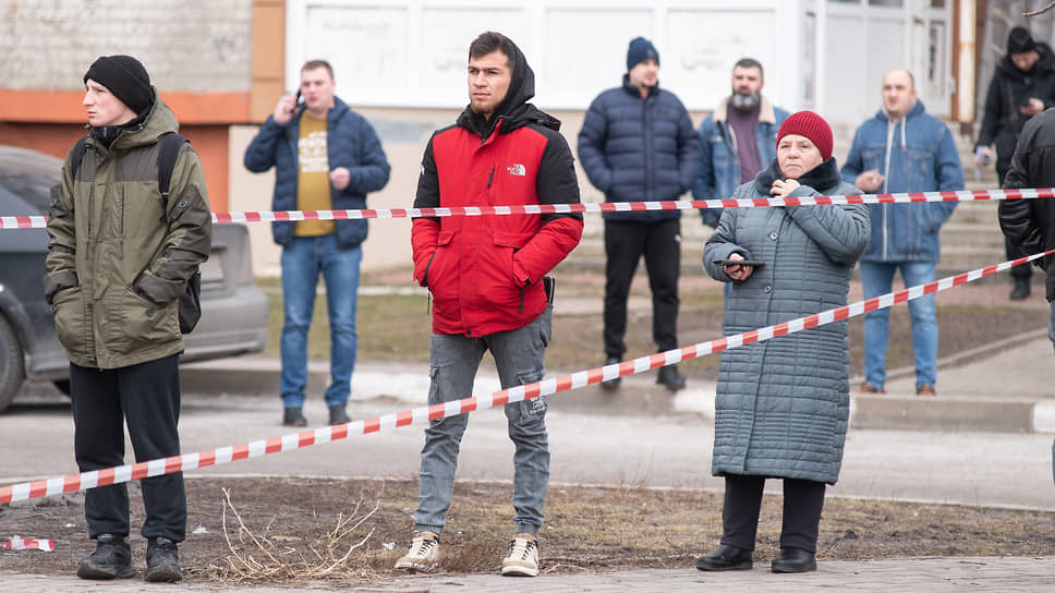 В Белгородском районе в селе Шагаровка в результате обстрела разрушения обнаружили в двух частных домовладениях и одном автомобиле